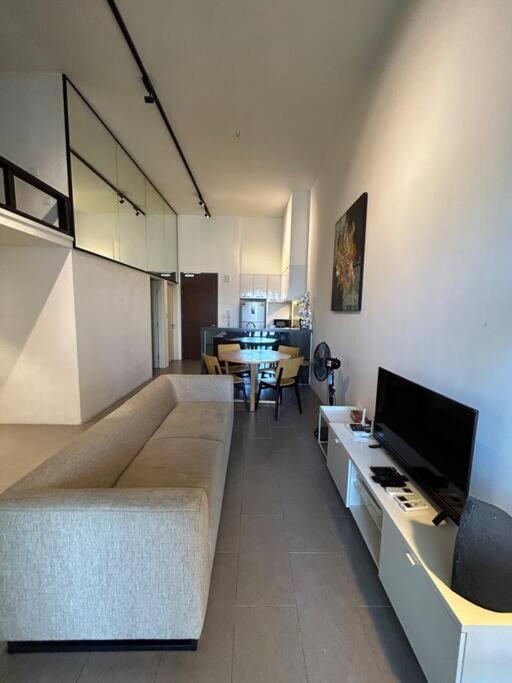 Klsentral/bangsar/midvalley/6px/netflix/balcony
