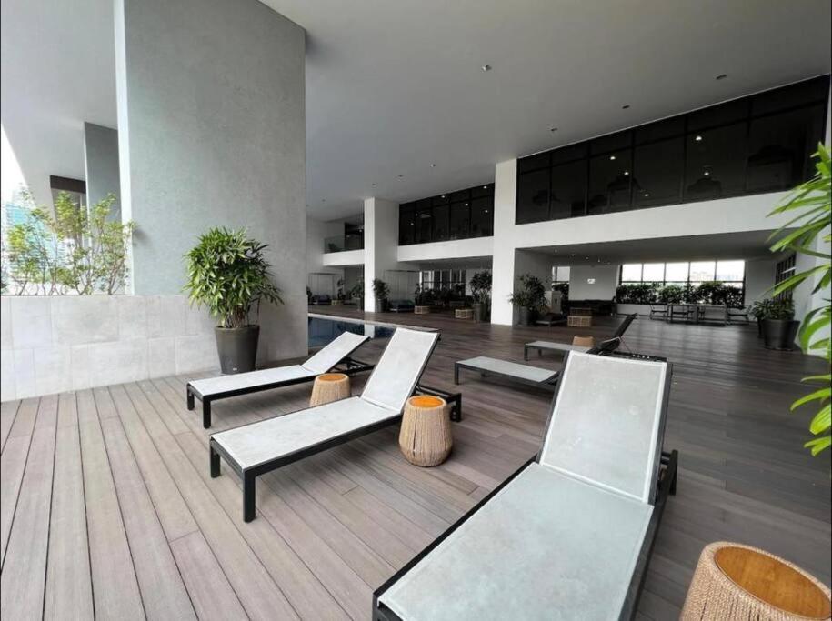 Klsentral/bangsar/midvalley/6px/netflix/balcony
